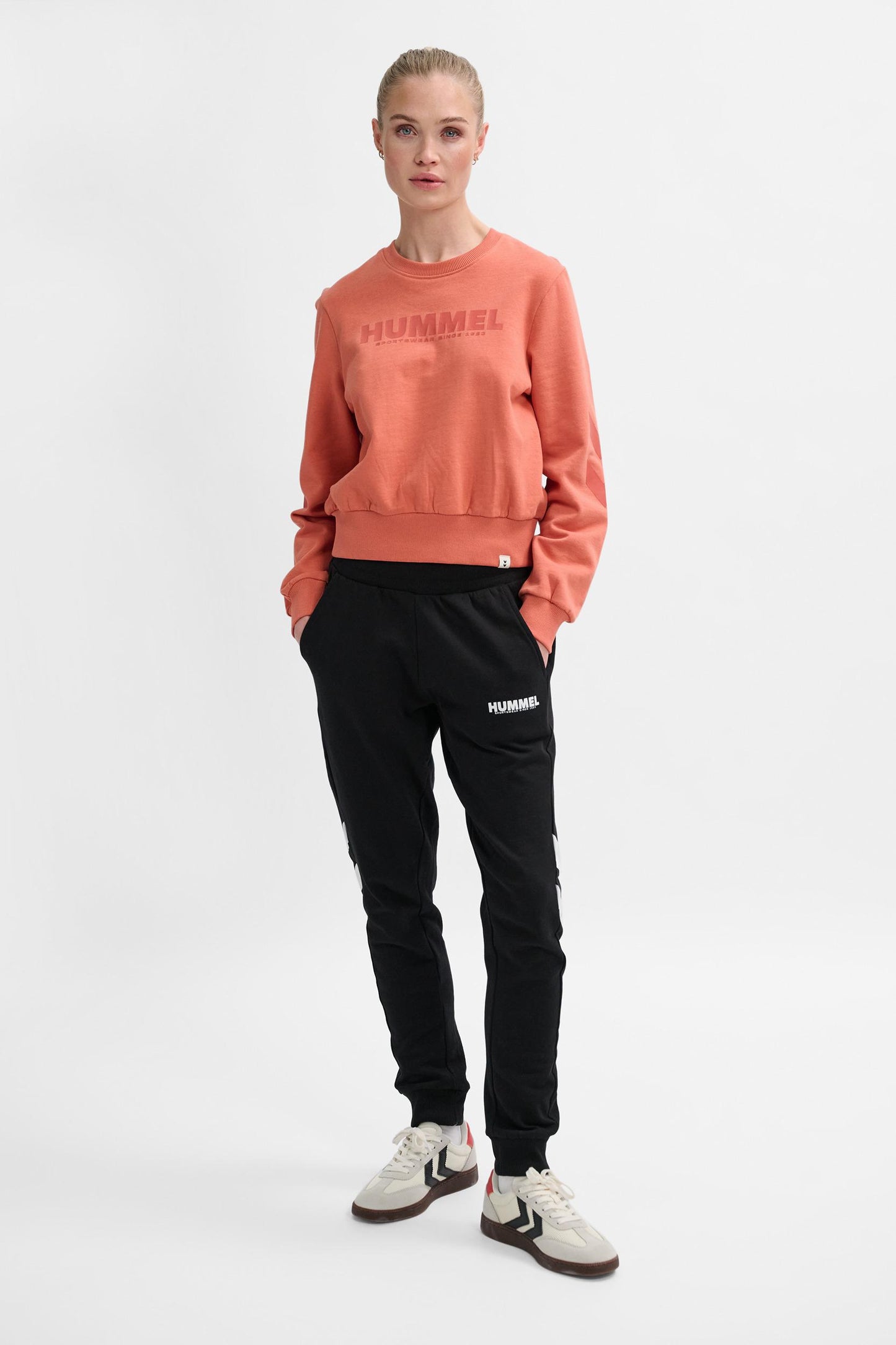 HUMMEL - Hmllegacy Woman Sweatshirt - Apricot Brandy