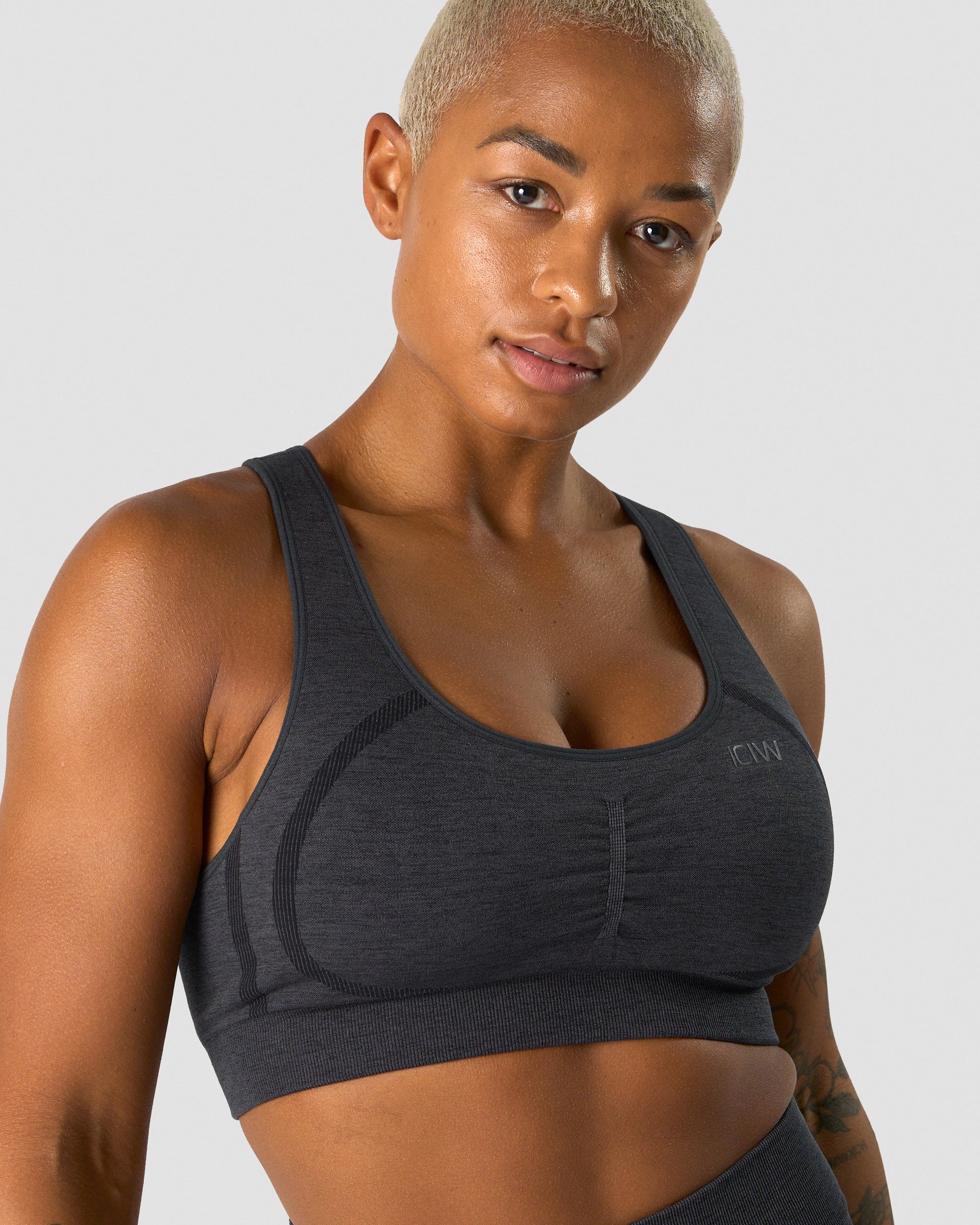 Rush Seamless Sports Bra - Graphite - for kvinde - ICANIWILL - Sports BH